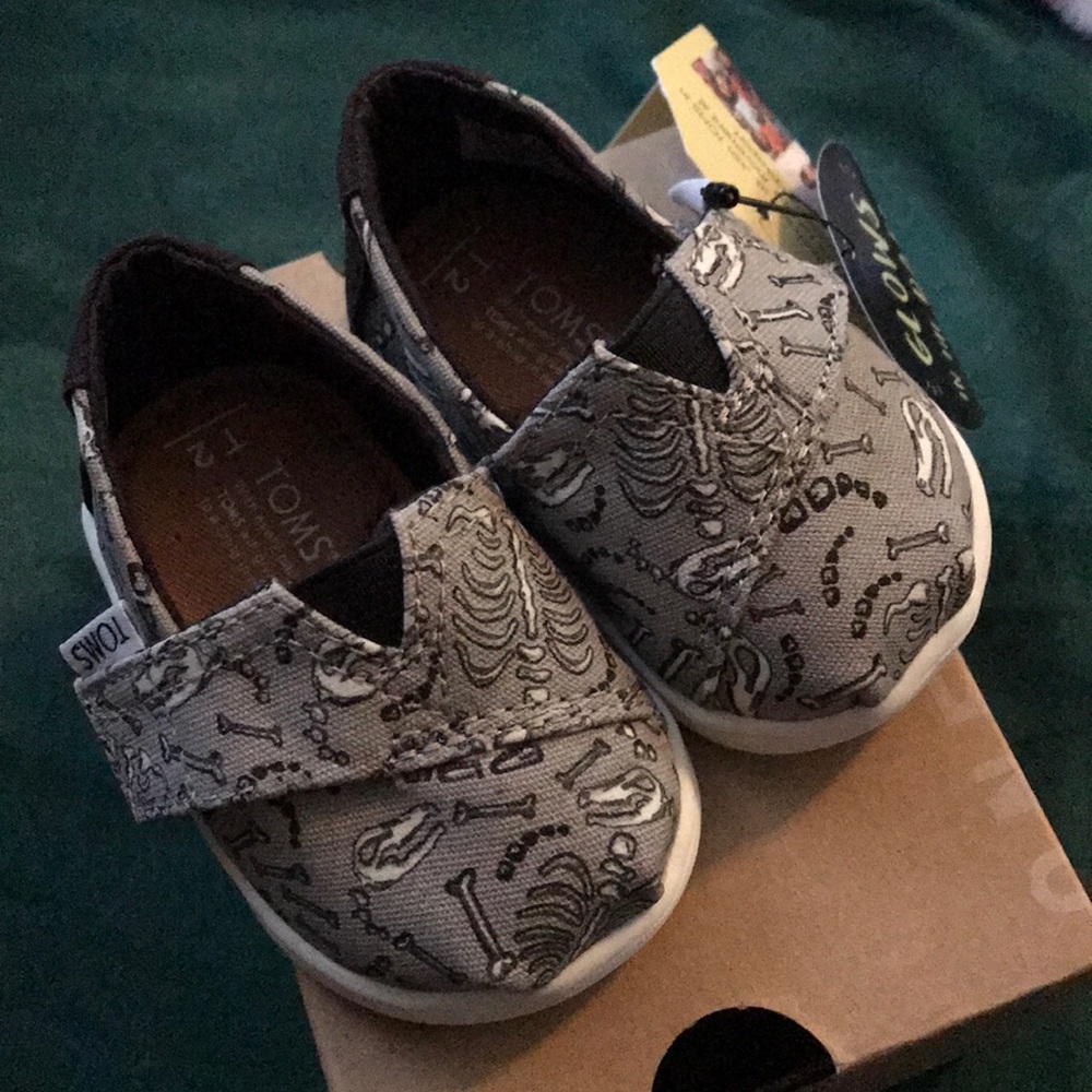 Size 2 dinosaur toms